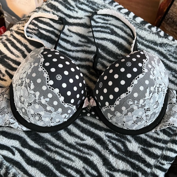 Victoria’s Secret Body by Victoria Perfect Shape Blk/Wte Underwire Bra Size 34B